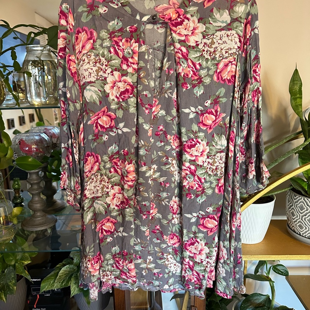 Umgee Pink and Gray Floral Top